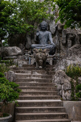 Obraz premium buddha statue in temple