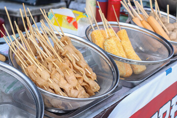 The tofu is cut thinly and skewered using bamboo, then fried and sold at culinary festivals