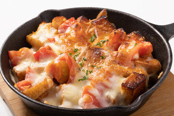 厚揚げトマトチーズ焼き