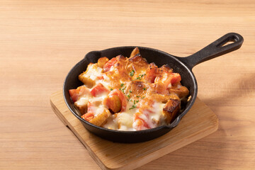 厚揚げトマトチーズ焼き