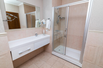Sleek Modern Bathroom with Shower and Vanity