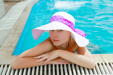 A A blower with a hat lies in a relaxation pool. On a journey