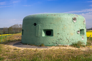 Potężna stalowa kopuła poniemieckiego bunkra ważąca kilkadziesiąt ton 