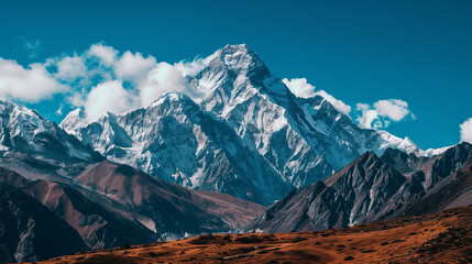 Obraz premium Majestic Snow-Capped Mountain Peaks Under Clear Blue Sky
