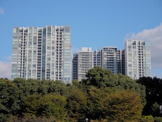 品川の高層ビル、空