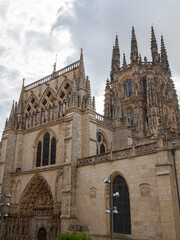 Detalle de la fachada de la Catedral de Burgos, estilo Gótico, viajando por España en verano de 2021