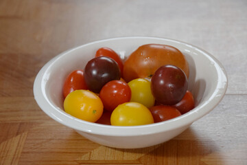 Home harvested tomatoes / 収穫したカラフルなミニトマト＠家庭菜園