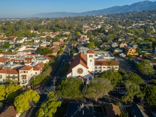 Obraz premium Downtown and the town Courthouse, Santa Barbara, California, United States of America.