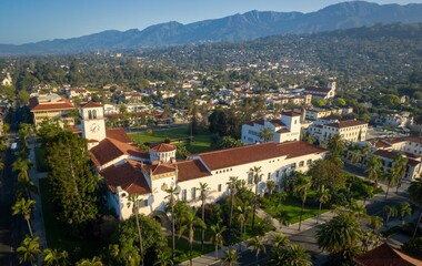 Fototapeta premium Downtown and the town Courthouse, Santa Barbara, California, United States of America.