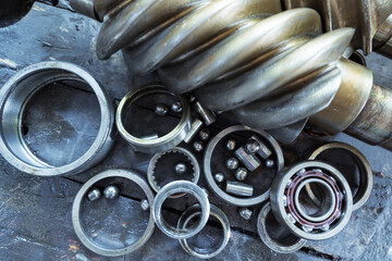 Old bearing and screw compressor that has been in operation for a very long time.