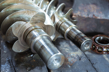 Details of a old screw compressor that has been in operation for a very long time