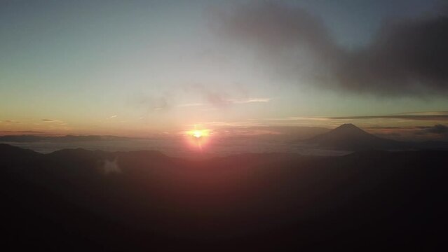 南アルプス千枚小屋からの富士山と朝日