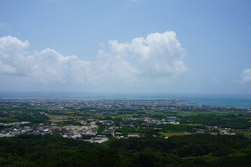 エメラルドの海が見える展望台から
