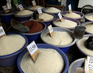 brown rice among the white rice in the grocery store