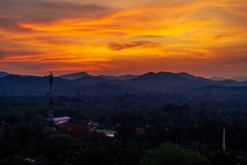 Fototapeta premium Blurred nature background of sky lights Evening with colorful lights A bright twilight of pinks and oranges, with a cool breeze blowing through.