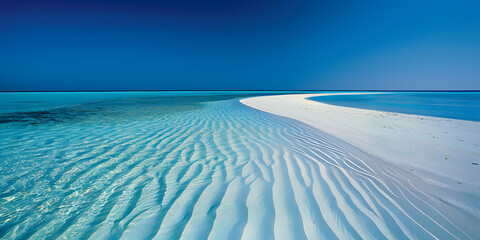 Praia paradisíaca com água cristalina e areias brancas