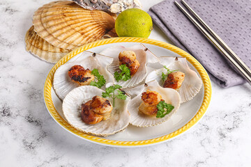 Grilled scallops shell with butter