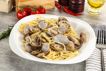 Italian pasta - Spaghetti vongole with clams