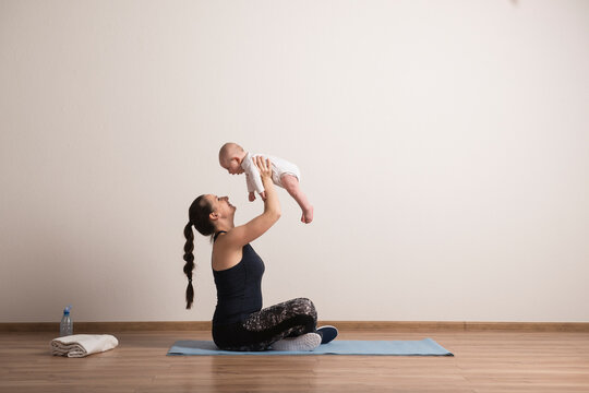 Home exercise for mother and baby, mommy and me workout. Using the baby's weight while lifting.