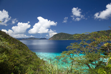 亜熱帯、入道雲、入江、エメラルドグリーン