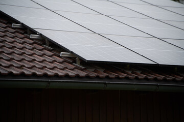 Eco-Friendly Home Draws Power from Alpine Sun