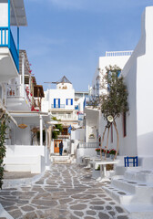 Obraz premium The narrow streets and white houses of the Chora island of Mykonos in Greece