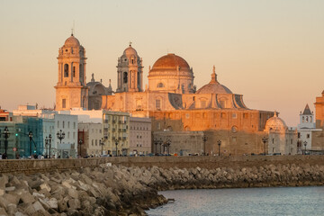 Obraz premium Cathedral de Santa Cruz at sunset in Cadiz, Andalusia, Spain.