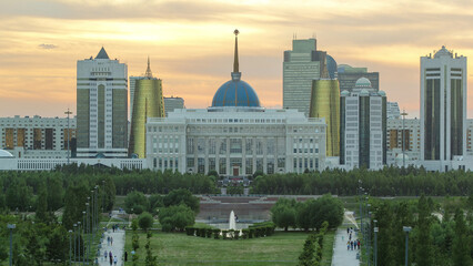 Obraz premium Panorama of the Astana evening timelapse and the president's residence Akorda with park