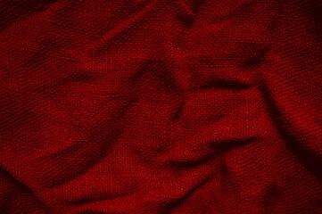Grobe rote Stofftextur mit Falten - Roter rustikaler Hintergrund