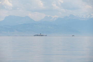 bateau de croisi&egrave;re sur le lac L&eacute;man