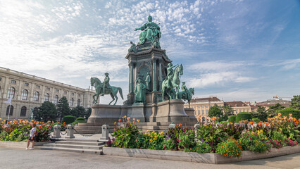 Obraz premium Empress Maria Theresia Monument timelapse hyperlapse and Museums Quartier on a background in Vienna, Austria.