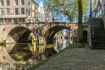 Naklejka premium Oudegracht canal Utrecht with strairs, bridges and bicycles