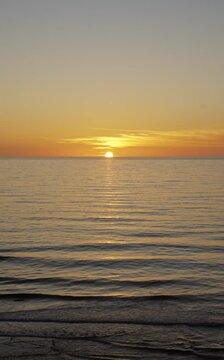 Sonnenuntergang &uuml;ber dem Mittelmeer, Hochformat