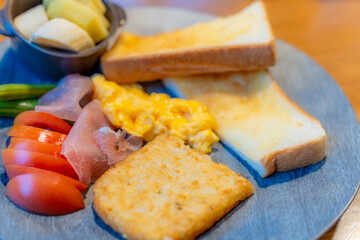 トーストとエッグとポテト