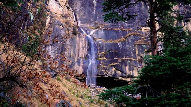 beautiful jogini waterfall manali view