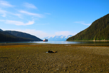 Cruise ship in William Henry Bay in the US state of Alaska 