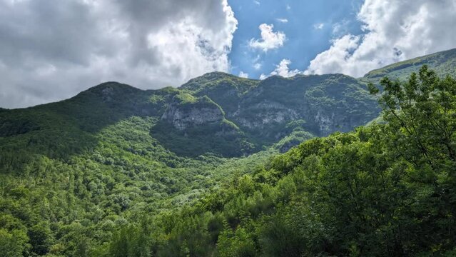 Vista dal monte Catria nelle Marche in Italia