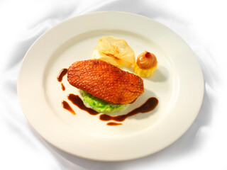 ente munich, Entenbrust, Geflügel, krosse Ente, Salat, Jus