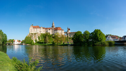 Obraz premium Sigmaringen, Hohenzollernschloss Sigmaringen, Castle, Donau, City, Baden Württemberg