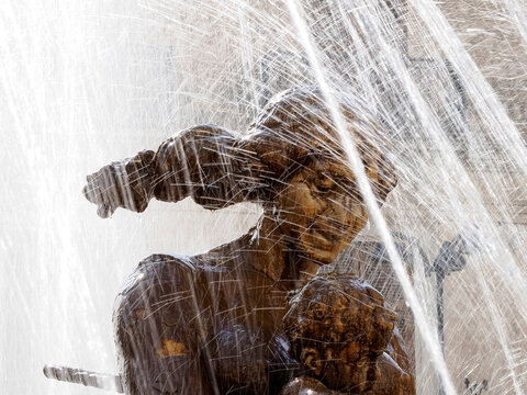 Ortigia Syracuse archimede place fountain detail