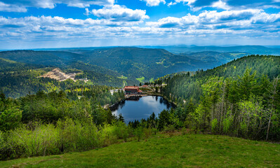 The Mummelsee in the Black Forest surrounded by mountains_Baden-Wuerttemberg, Germany, Europe.