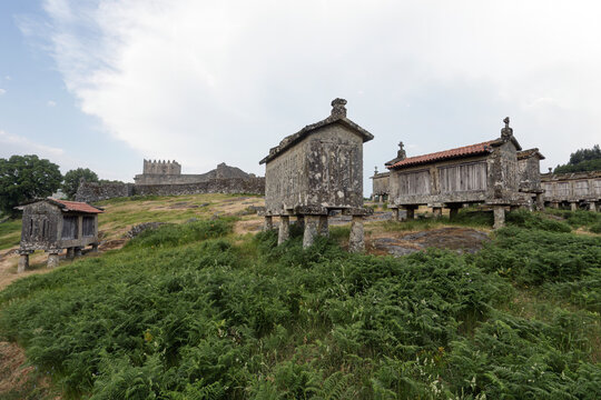 Old Lindoso espigueiros