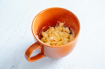 マグカップで作るスクランブルエッグ