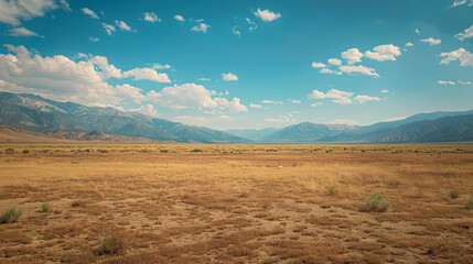 Obraz premium peaceful deserted field surrounded by mountains