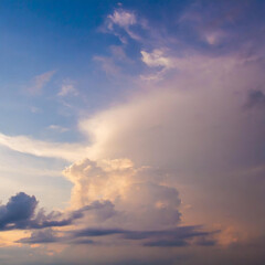 Obraz premium Beautiful sunset sky background. Colorful twilight sky with cloud.