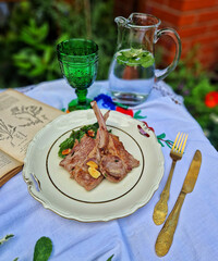 Lamb chops with spinach 