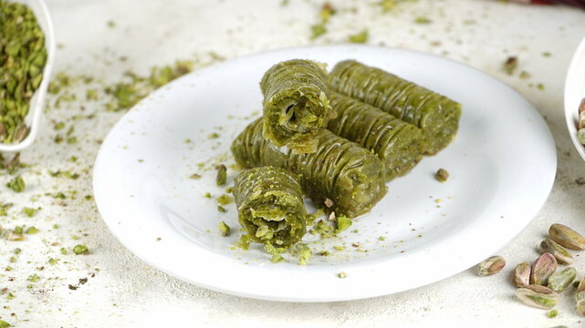 fıstıklı sarma baklava