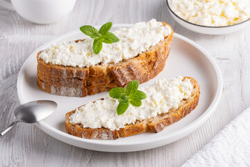 Sandwich with soft cottage cheese