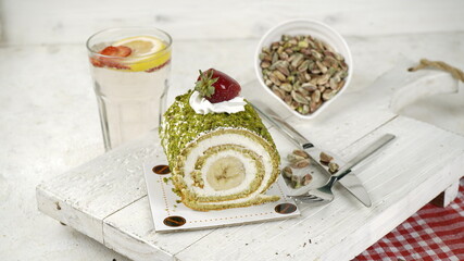 apple pie with cream