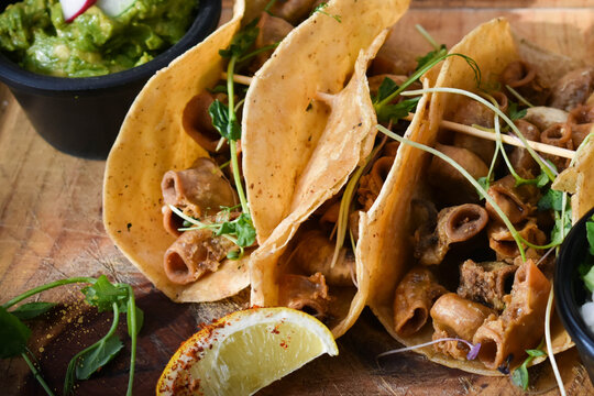 Tacos tripa dorada mexicanos